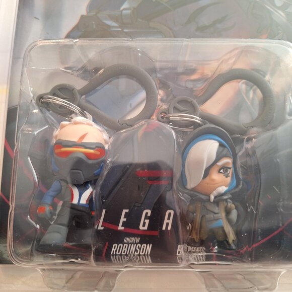 Overwatch #7‎ Ana Amari & Soldier Backpack Hanger W/Exclusive Collectible Comic - Picture 2 of 5